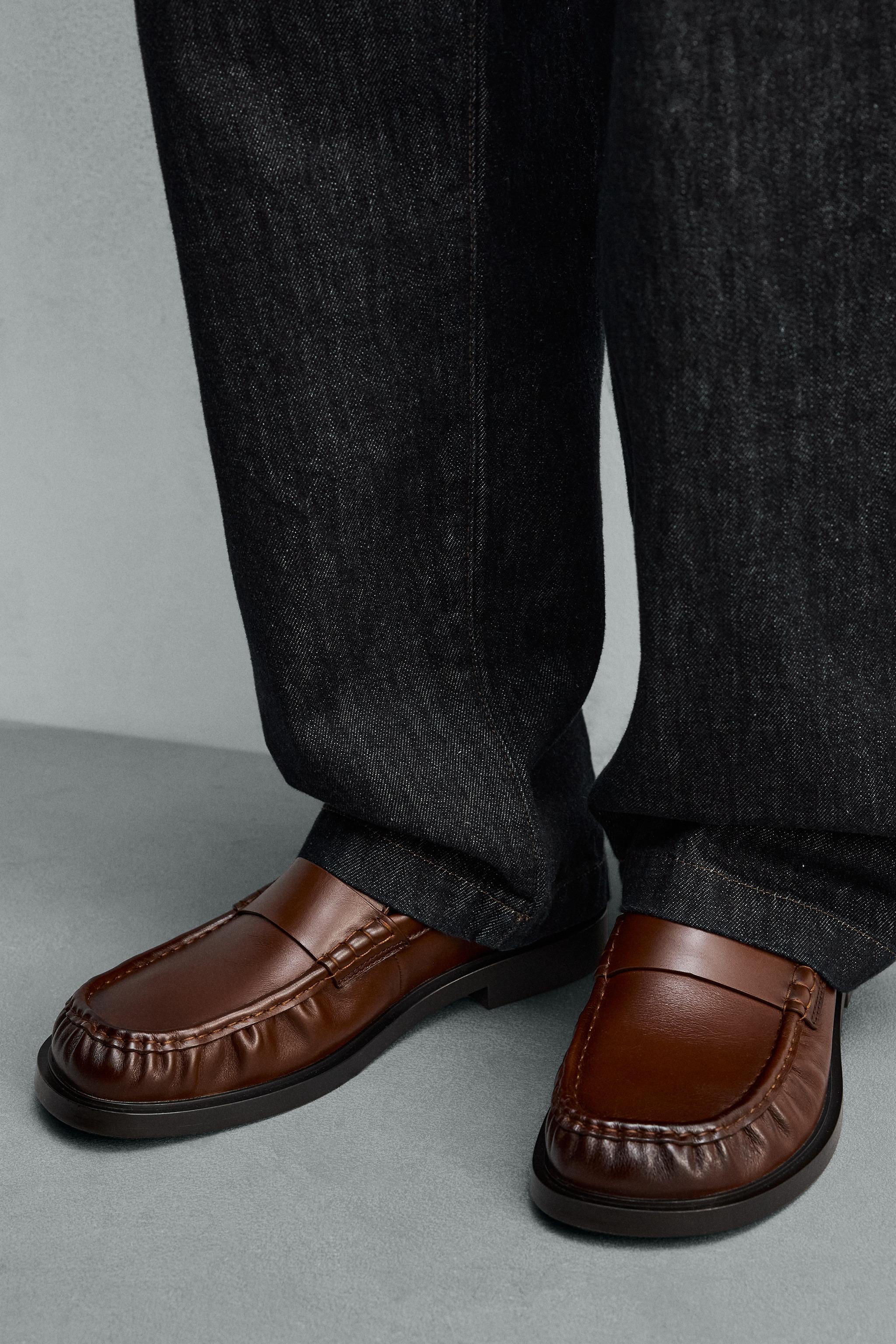 MOCASSINS EN CUIR AVEC MASQUE